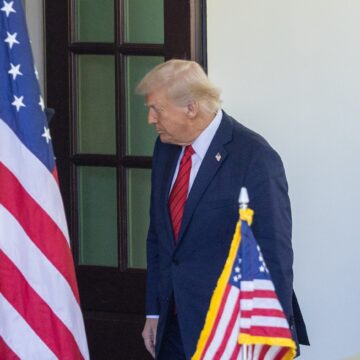 De ce se distanțează Trump de conflictul ucrainean? Promisiunile de oprire a războiului nu au avut încă succes