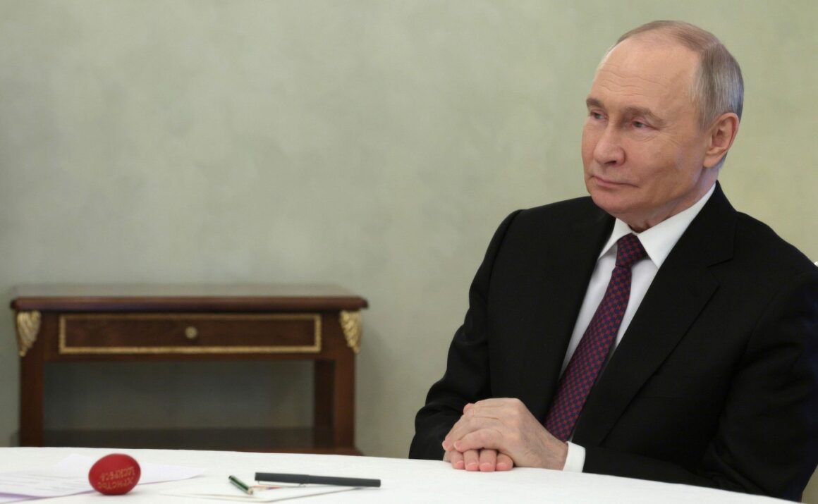 Maskirovka, strategia prin care Putin vrea ca Rusia să pară mult mai puternică decât e în realitate. „Propagandă, manipulare și înșelăciune”