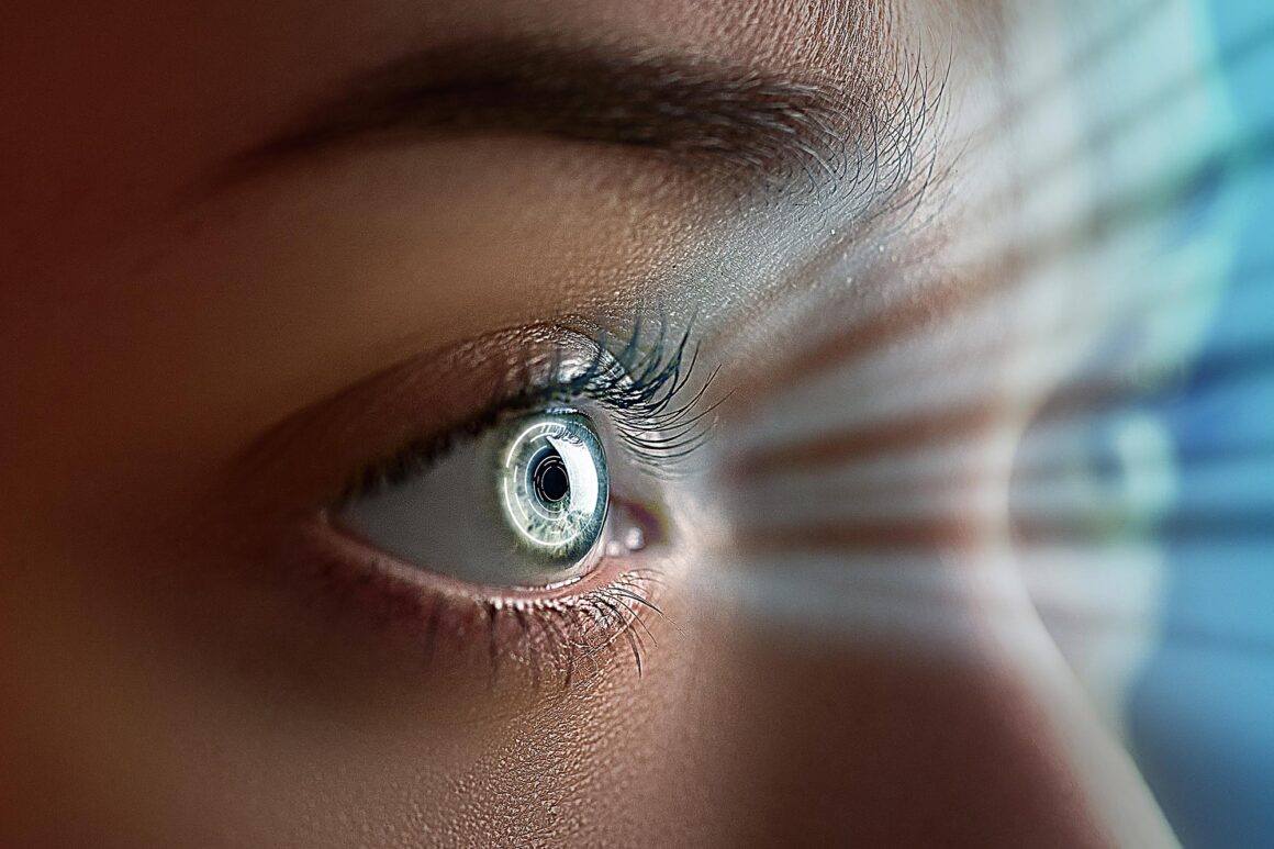 Bionic-Vision-Woman-Eyes.jpg Adio ochelari de vedere nocturnă? China revoluționează lentilele