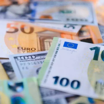 Miliarde de euro din fonduri europene zac în conturile statului