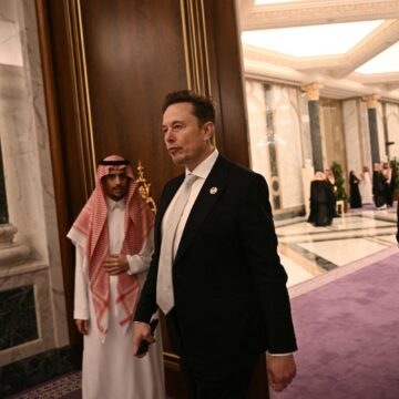 Musk extinde activitatea Neuralink și SpaceX în Orientul Mijlociu