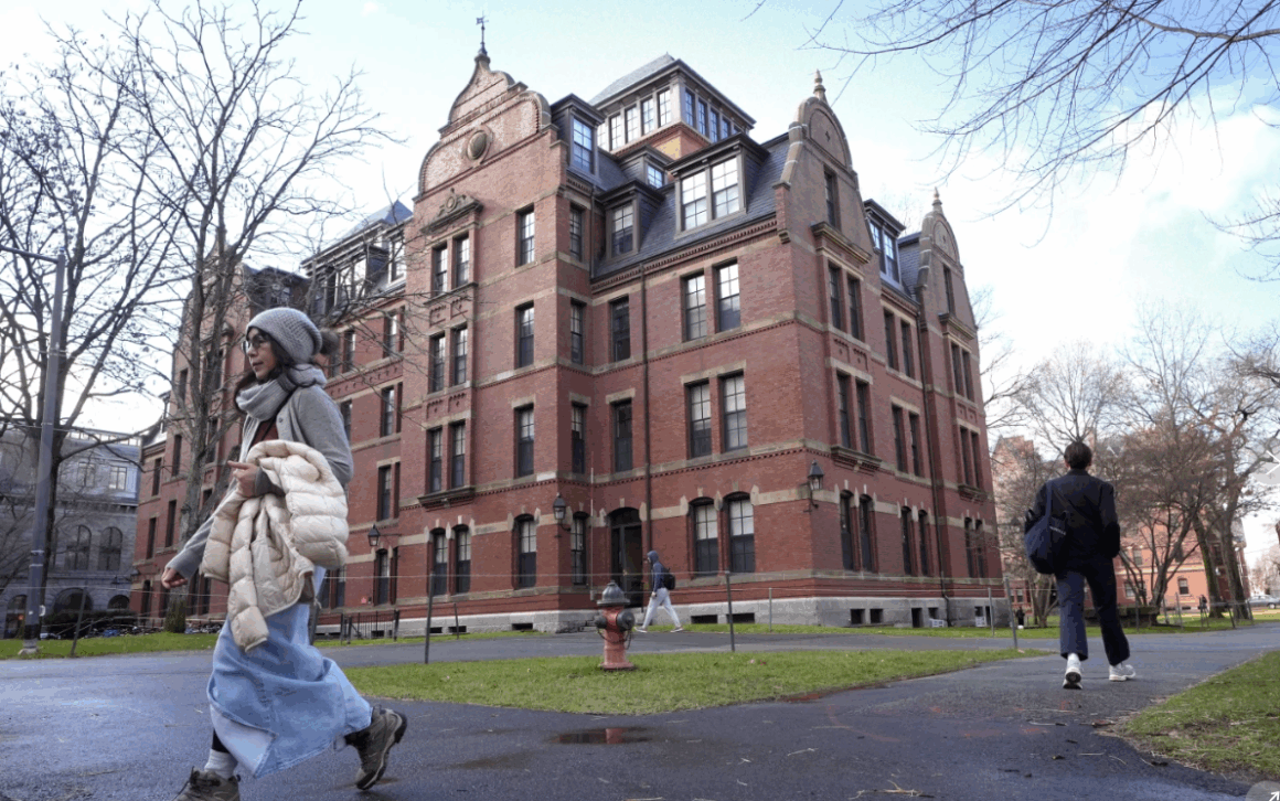 Ca pe vremea lui Hoover. Trump „expulzează” studenții străini de la Harvard