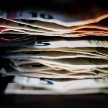 Rata anuală a inflaţiei a rămas la 4,9% în aprilie