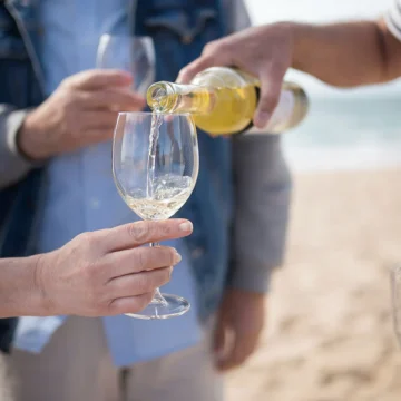 Spaniolii vor să decidă științific dacă vinul merită păstrat în dietă