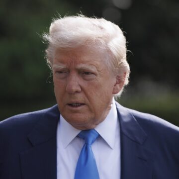 Familia regală din Qatar îi face cadou lui Donald Trump un avion de lux Boeing 747. Administrația SUA, preocupată de cadrul legal al situației