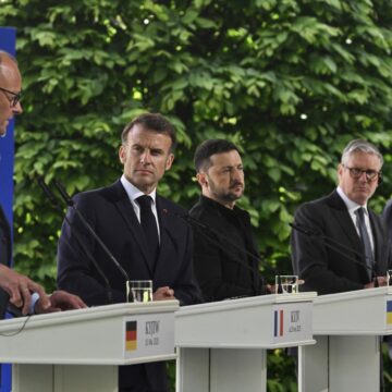 Emmanuel Macron anunță că propunerea de încetare a focului în Ucraina este susținută de SUA. Reacția Kremlinului