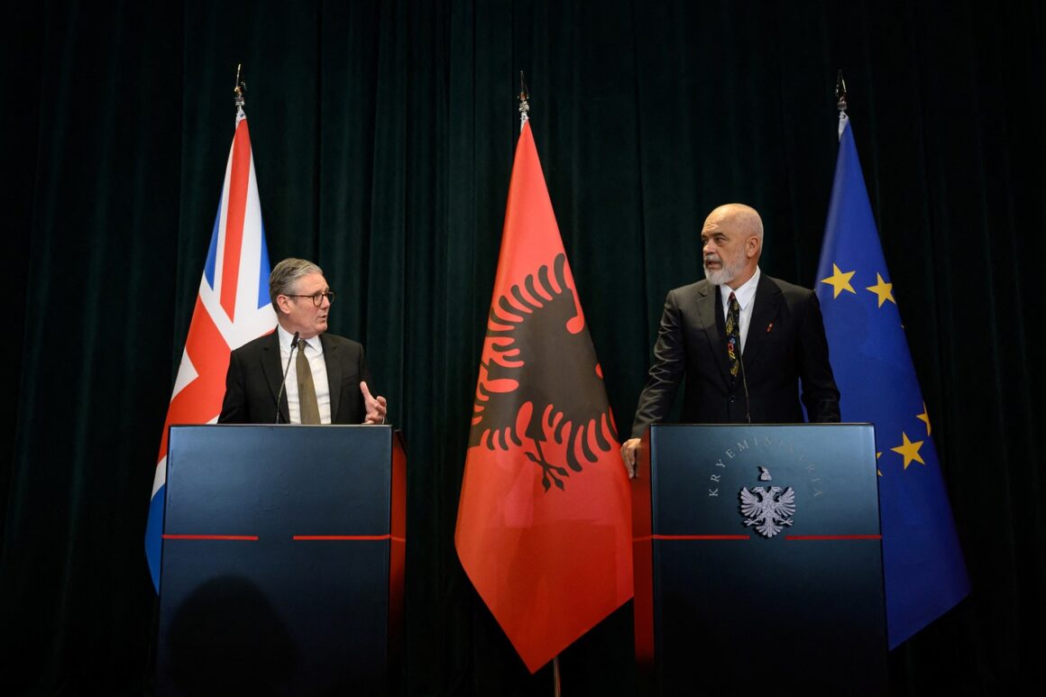 Liderii a 47 de țări și organizații se reunesc la summitul Comunității Politice Europene. Provocările de securitate și APĂRARE din Europa, pe agendă