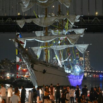 Tragedie la New York. Două persoane au murit, după ce velierul Cuauhtémoc al Marinei mexicane s-a lovit de podul Brooklyn