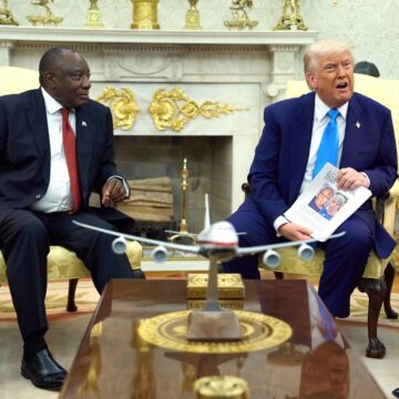 Trump l-a confruntat pe președintele Africii de Sud la Casa Albă, denunțând persecutarea fermierilor albi /Ramaphosa a rămas calm