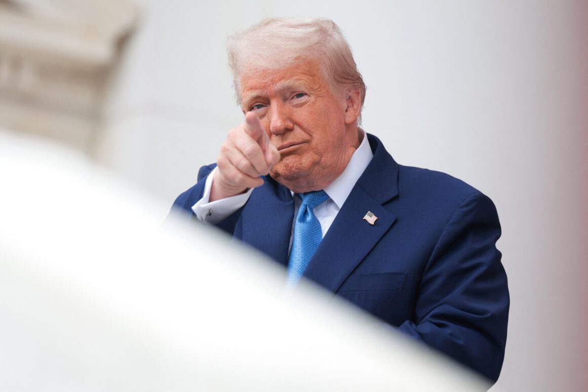 profimedia-1003608477.jpg Trump îl critică din nou pe Putin /„Dacă nu aș fi fost eu, Rusiei i s-ar fi întâmplat lucruri rele”, acum practică ”jocul cu focul”