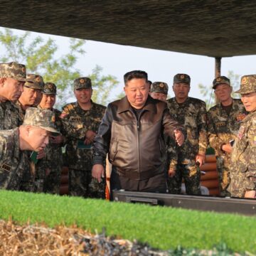 profimedia-1004885764.jpg Kim Jong-Un pledează pentru consolidarea capacității MILITARE a Coreei de Nord/ Președintele cere organizarea frecventă a exercițiilor de artilerie
