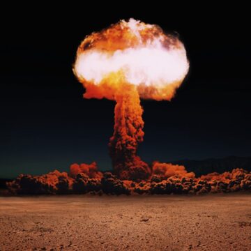 Expert militar: „Un atac EMP cu trei bombe nucleare din Iran sau Coreea de Nord ar putea paraliza SUA”