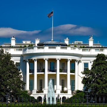 Scandal la Casa ALBĂ, după ce o persoană s-a dat drept șefa de cabinet a lui Trump:”FBI tratează cu seriozitate ameninţările la adresa preşedintelui”