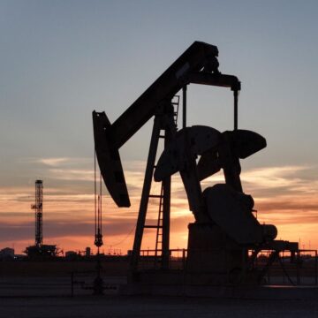 09fd7eaaced20048463891da856147ba4afd44011f1a4217988a5ca7be5459bf.jpg Prețul petrolului crește cu 7% după atacurile dintre Israel și Iran