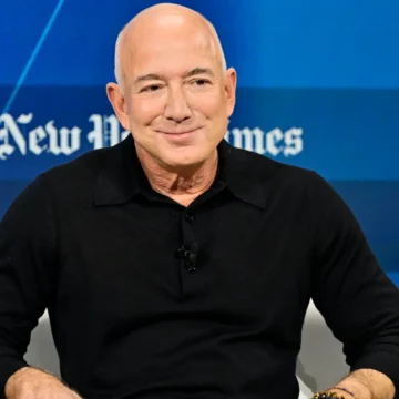 Bezos antrenează roboți în secret. Cum se robotizează Amazon