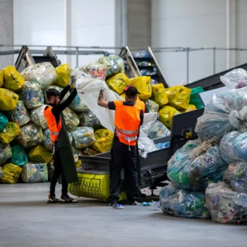 Reciclat.webp.webp 2 tineri lansează prima aplicație care digitalizează reciclarea