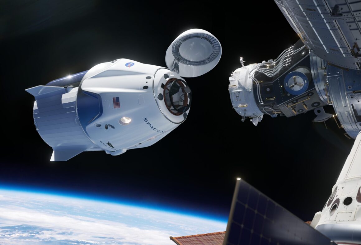 SpaceX_Crew_Dragon_cropped-scaled.jpg Astronauți din trei țări fac istorie la bordul ISS cu misiunea Ax-4