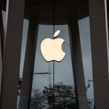 apple-scaled.jpg Perplexity A.I. ar putea fi cumpărată de Apple