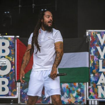 bob-vylan.jpg Autoritățile americane revocă VIZELE unor artiști pentru că au defăimat armata israeliană într-un concert
