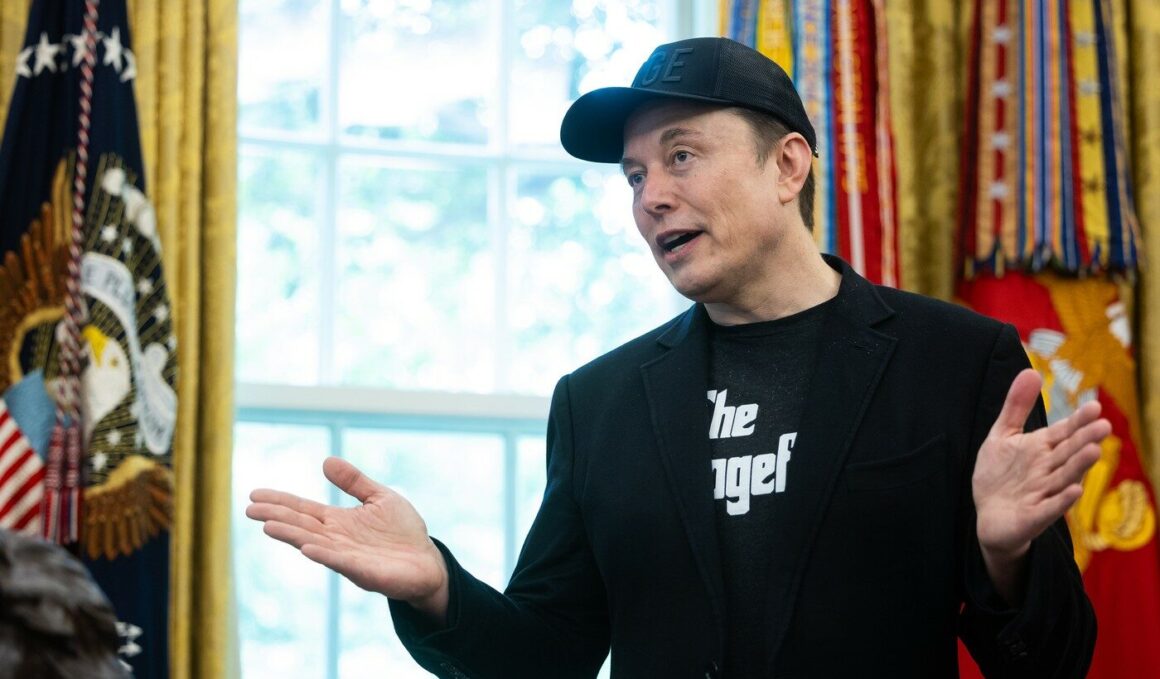 Elon Musk anunță că SpaceX va începe să scoată din uz nava spațială Dragon „imediat” din cauza amenințărilor lui Trump
