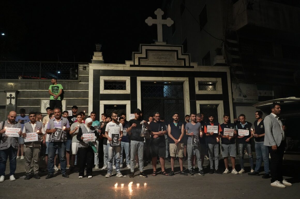 profimedia-1013986515.jpg Bilanțul atacului de la biserica ortodoxă din Damasc a urcat la 22 de morți și 63 de răniți