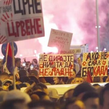 proteste-serbia.jpg Protest masiv în Serbia. Peste 140.000 de oameni au cerut alegeri anticipate / Vucic acuză „puteri străine” în spatele demonstrației