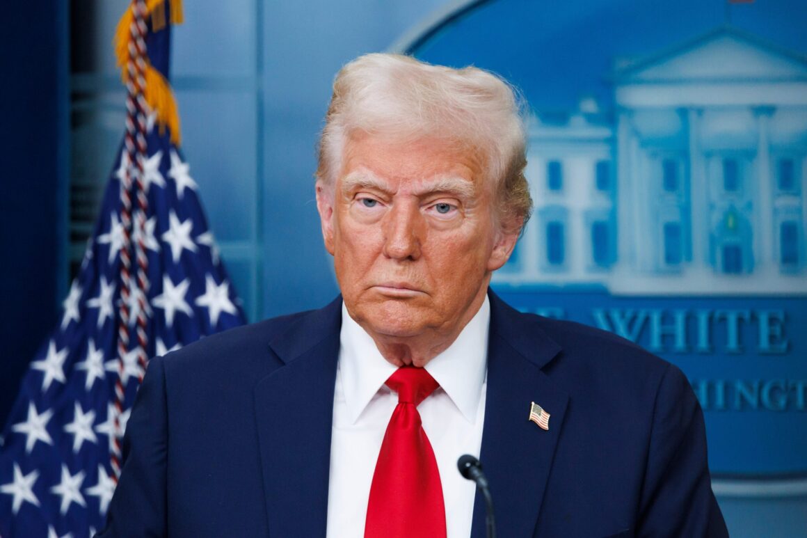 shutterstock_2586170819-scaled.jpg Trump solicită desființarea Departamentului Educației