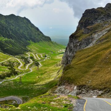 transalpina-sau-transfagarasan.jpg Transalpina se redeschide azi cu circulație limitată