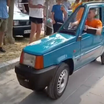66523c4cb572c6aa28d71eef4c24c561.jpg Un Fiat Panda de doar 50 de centimetri lățime