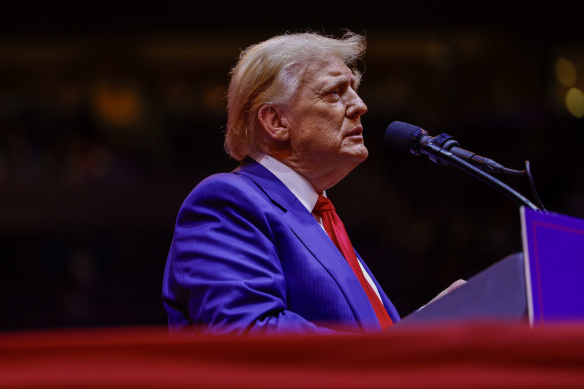 Trump-28.jpg Trump micșorează tarifele vamale pentru UE la 15%, în loc de 30%