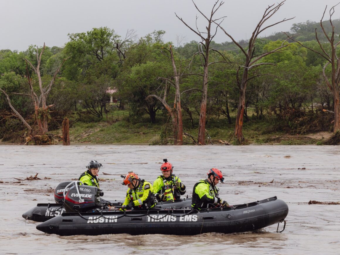 inundatii-texas_profimedia.jpg Inundații istorice în TEXAS: 24 de morți și zeci de copii dispăruți!