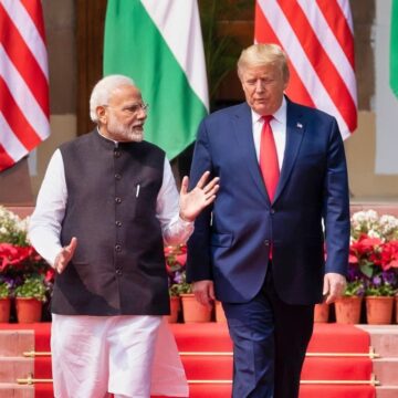 modi-trump.jpg Trump impune Indiei tarife de 25% plus „penalități” pentru comerțul cu Rusia
