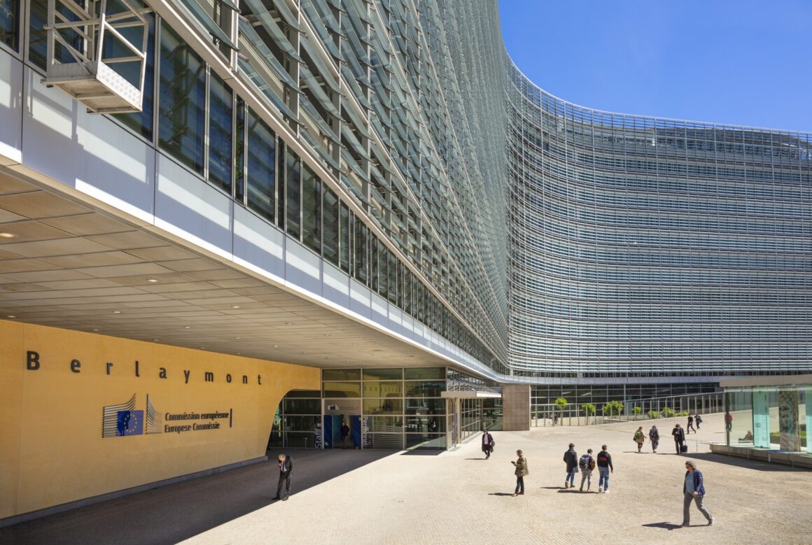 profimedia-0474728528-10.jpg Comisia Europeană vrea taxarea marilor companii, pentru a suplimenta bugetul Uniunii Europene