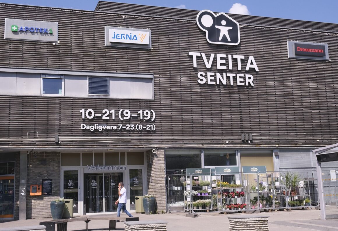 profimedia-1023881467.jpg Suspect, arestat în urma atacului armat din centrul comercial din Oslo. Individul s-a predat