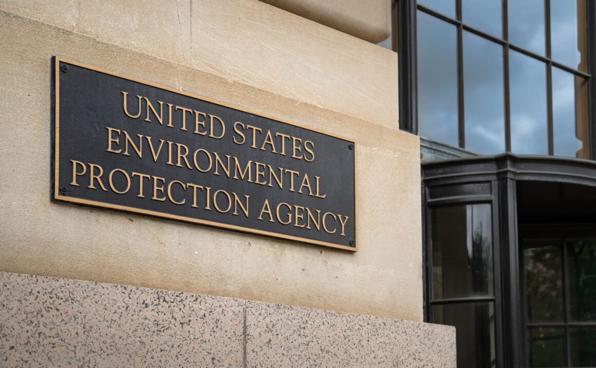 shutterstock_2312688971-scaled.jpg Agenția americană pentru Protecția Mediului anchetează 139 de angajați care au criticat politicile președintelui Donald Trump