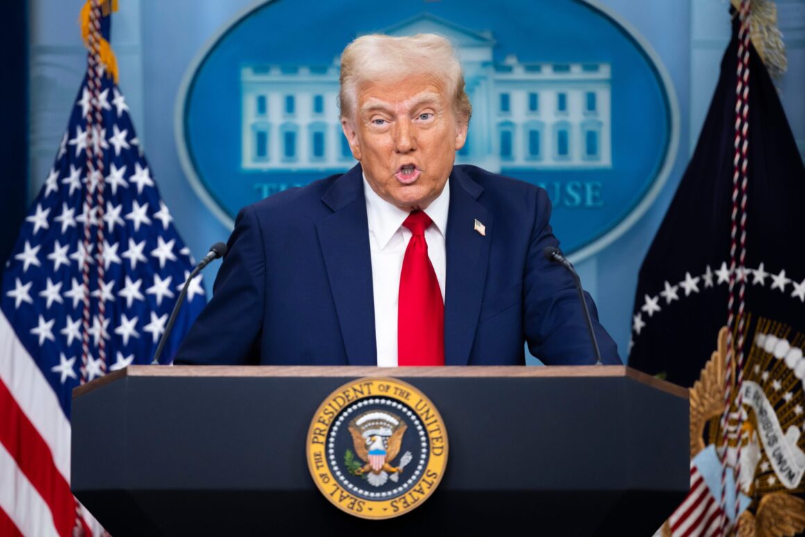 Donald Trump dorește să impună taxe minime de 15-20% pentru importurile din țările care nu au primit notificări privind tarife individuale