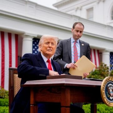 trump-ue-.jpg Tensiunile comerciale dintre Trump și UE se intensifică
