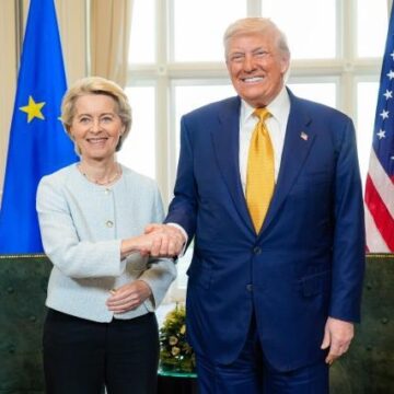 ursula-trump-1.jpg Deal! UE și SUA au bătut palma. 15% pentru produsele UE importate în Statele Unite