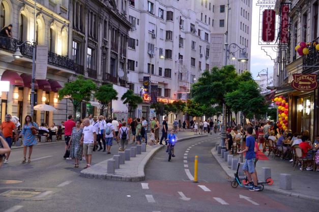 288564_articol.jpg Analiză ZF. Cum a ajuns România să fie „pe hârtie“ una dintre cele mai exclusiviste destinaţii din Europa, mai scumpă decât Elveţia sau Italia? Evaziunea fiscală din turism ascunde cel puţin două milioane de turişti străini