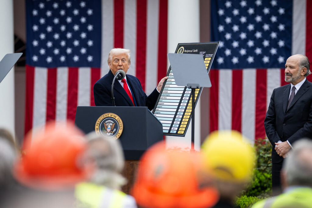TARIFE.jpg Casa Albă prezintă noile tarife ale lui Trump. Toate țările sunt vizate