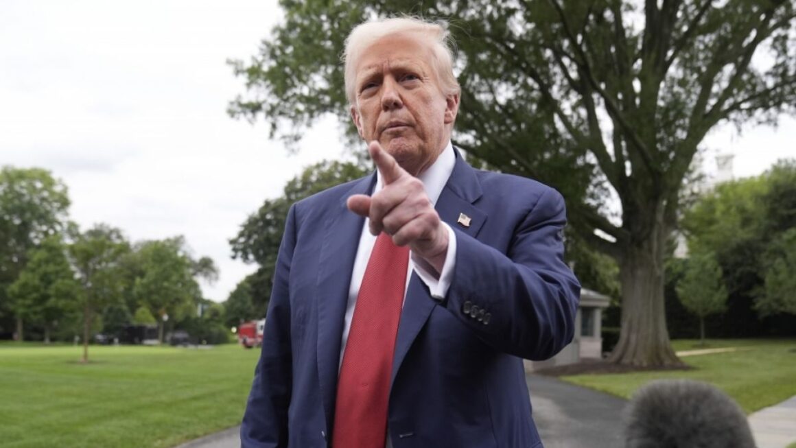 Trump-2.jpg Acordul comercial între SUA și UE scade încrederea investitorilor