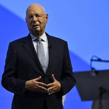 klaus-schwab.jpg Forumul Economic Mondial l-a exonerat pe Klaus Schwab de acuzații. Larry Fink și André Hoffmann devin noii Președinți interimari ai Consiliului de Administrație