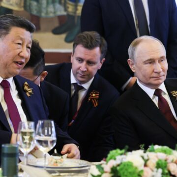 profimedia-0998076771.jpg Putin a discutat cu președintele Chinei despre eforturile SUA de oprire a războiului din Ucraina /Xi Jinping insistă pentru „negocieri de pace”