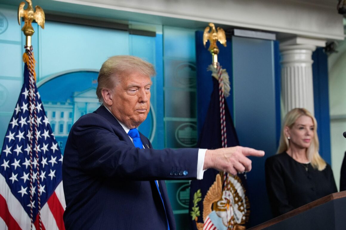 profimedia-1015620075.jpg Trump solicită DEMISIA directorului general de la Intel. Reacția mediului de afaceri din SUA