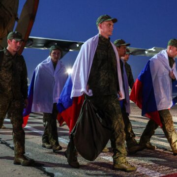 Un nou schimb de prizonieri între Rusia și Ucraina, mediat de Emiratele Arabe, cu o zi înainte de summitul Trump-Putin din Alaska