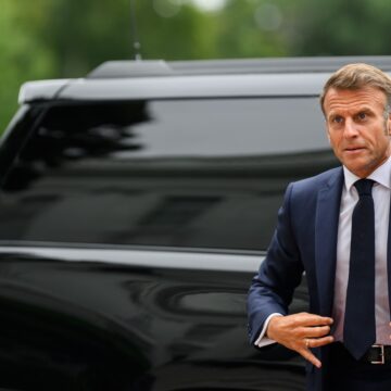 profimedia-1030333328.jpg Apel pentru retragerea președintelui Macron, în contextul crizei din Franța /„Să accepte anticiparea demisiei”