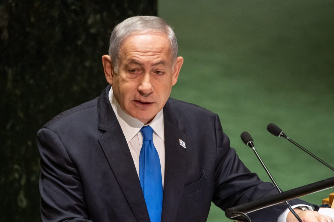 shutterstock_2365273809-scaled.jpg Mai mulți foști oficiali din Shin Bet și Mossad i-au cerut lui Donald Trump să îl oblige pe Benjamin Netanyahu să oprească războiul din Gaza