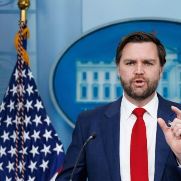 shutterstock_2586171987-scaled.jpg „A murit Trump?”. Zvonul s-a viralizat rapid pe X de la o declarație făcută de JD Vance. După câteva zile, au apărut primele imagini