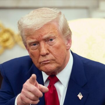 shutterstock_2609091587-1-scaled-e1755092976591.jpg „Presa nedreaptă citează oameni ratați și proști ca John Bolton”