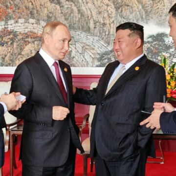 kim-jong-putin.jpg Kim Jong Un promite sprijin TOTAL Rusiei. Liderul nord-coreean laudă legăturile cu Moscova